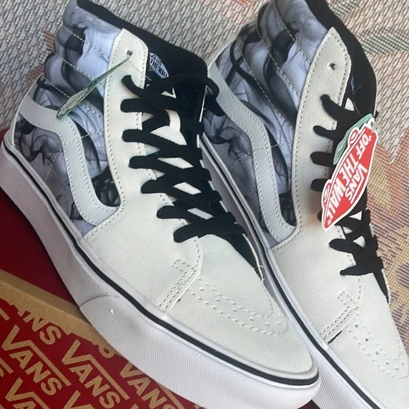 Vans WMNS Comfycush Sk8-Hi
After Dark White/Black
VN0AZTNOYB2
Sneakers - Picture 9 of 16